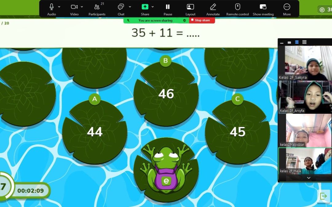 PAPAN TULIS BERGANTI LAYAR, CERITA BELAJAR SD MUMTAZ TETAP PENUH WARNA